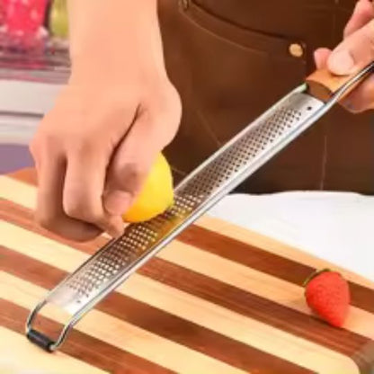 Rape fromage manuelle citron planche de bois