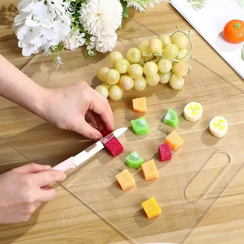 planche a-découper transparente pratique aliments variés